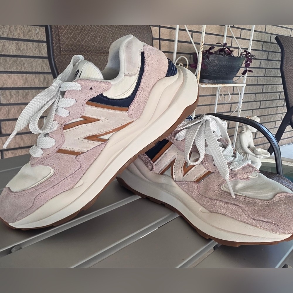 New Balance 57/40 Pink and White Sneakers for Everyday Comfort - Picture 3 of 15